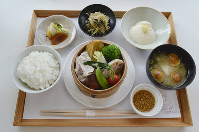 大和ポークと旬の野菜のせいろ蒸し定食　￥2,200（税込）