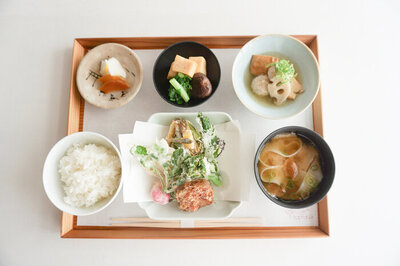 季節の天ぷら定食
￥2,200（税込）