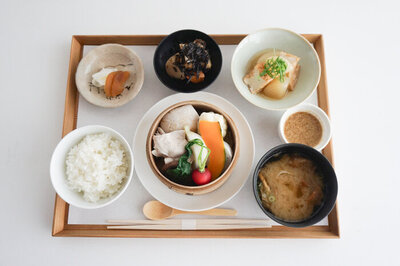 大和ポークと旬の野菜のせいろ蒸し定食　￥2,200（税込）