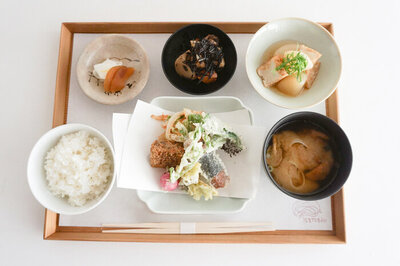 季節の天ぷら定食
￥2,200（税込）